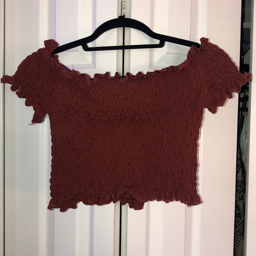 OFF THE SHOULDER RUCHED CROP TOP